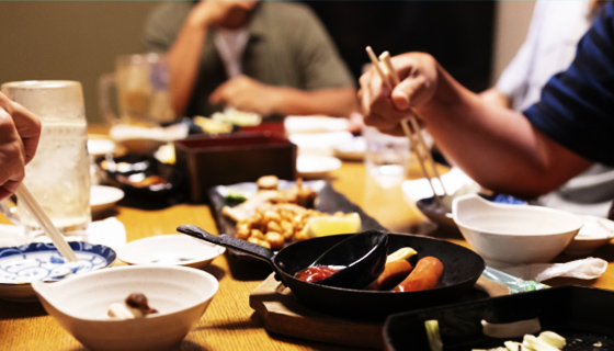 飲食する人たち